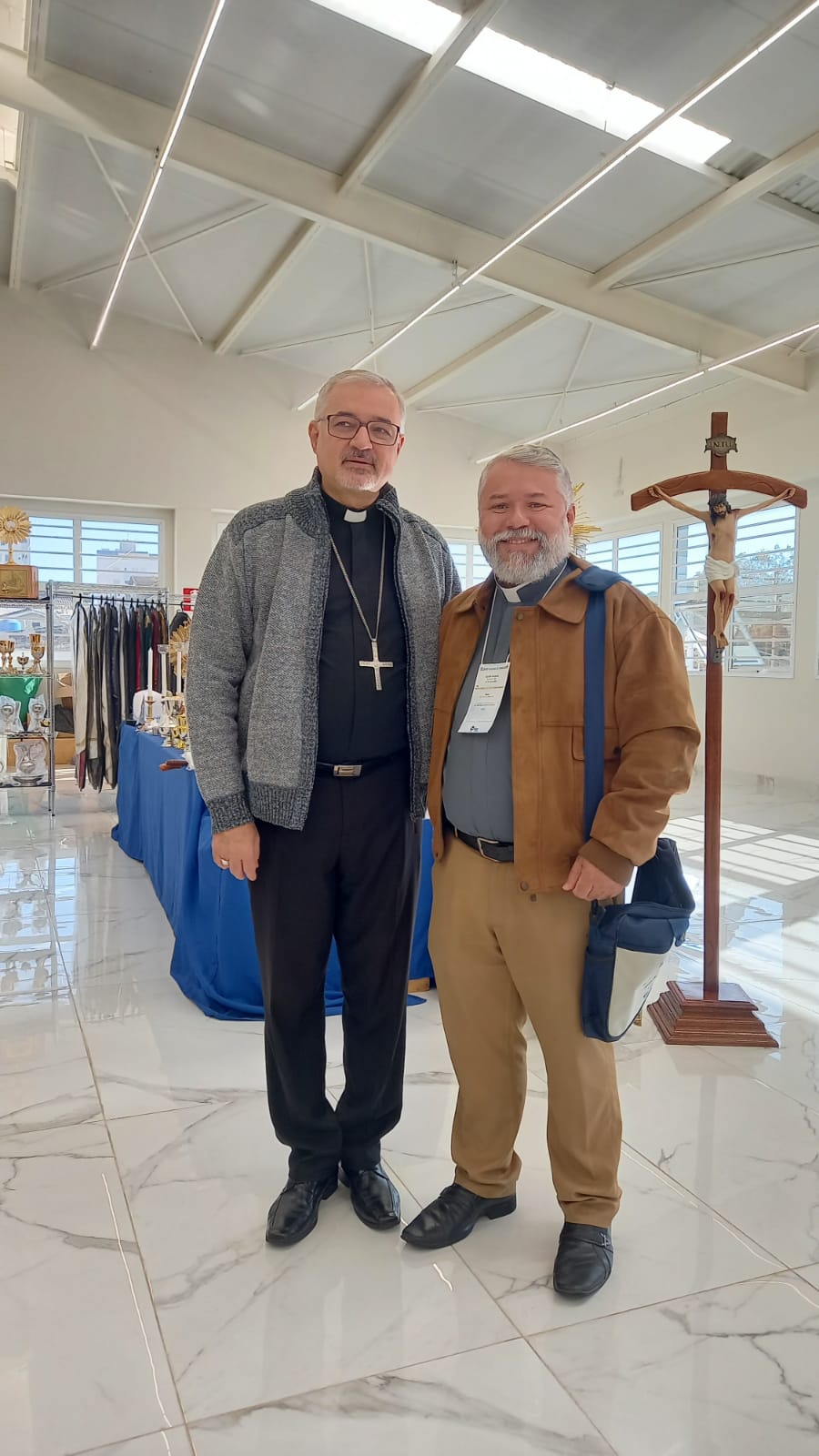 Padre José Saulo (dir.) com Dom João Justino, vice-presidente da CNBB.